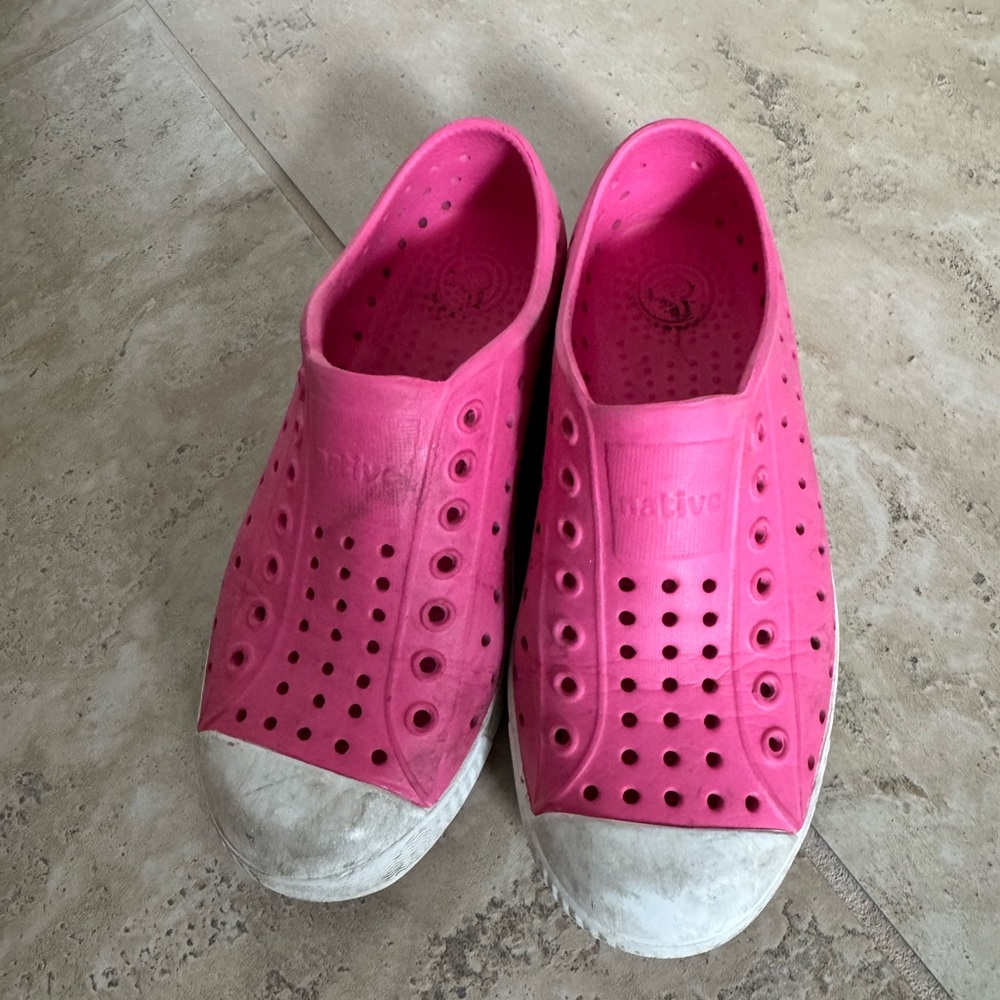 Pink girls size 13 natives